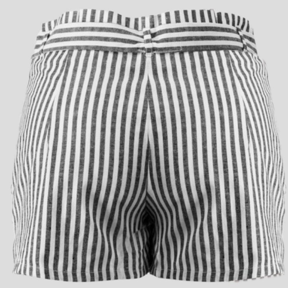 Linen Stripe Shorts with Belt - Picture 4 of 4